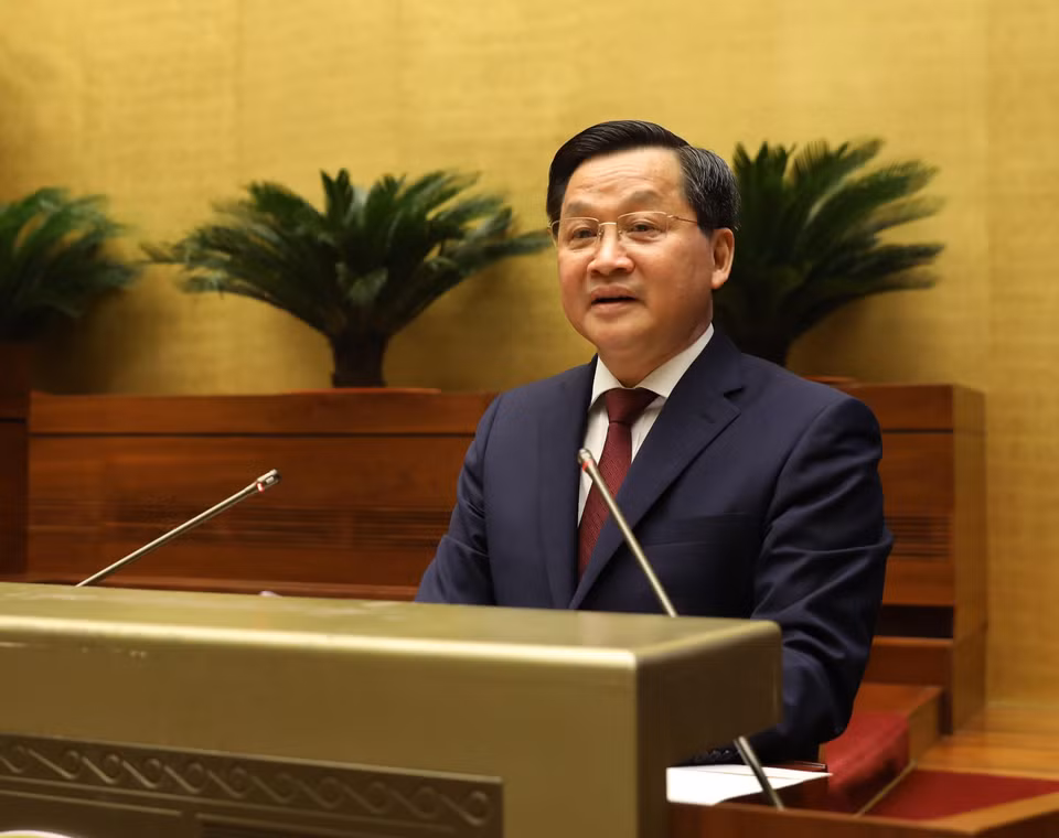 Phó Thủ tướng Lê Minh Khái trình bày Báo cáo đánh giá bổ sung kết quả thực hiện kế hoạch phát triển kinh tế-xã hội và ngân sách Nhà nước năm 2022; tình hình thực hiện kế hoạch phát triển kinh tế-xã hội và ngân sách Nhà nước những tháng đầu năm 2023. (Ảnh: An Đăng/TTXVN)
