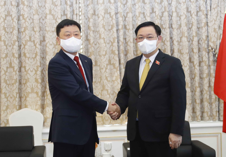 Chủ tịch Quốc hội Vương Đình Huệ tiếp lãnh đạo Công ty Kyobo Life Insuarance. (Ảnh: Doãn Tấn/TTXVN)