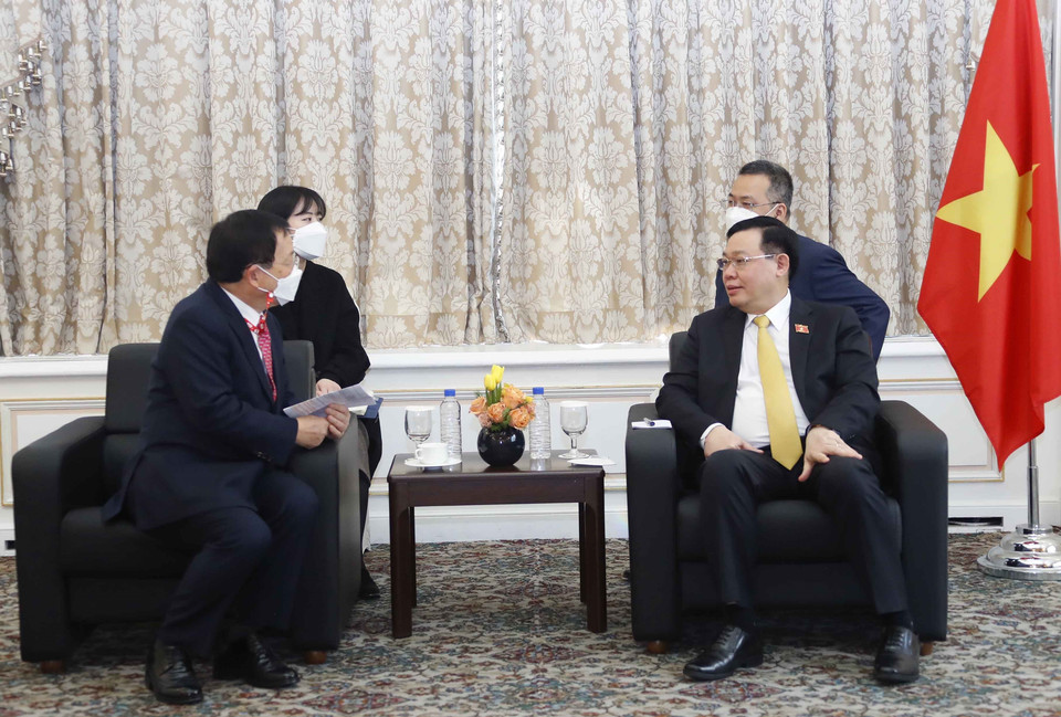 Chủ tịch Quốc hội Vương Đình Huệ tiếp lãnh đạo Công ty Dongwon System. (Ảnh: Doãn Tấn/TTXVN)