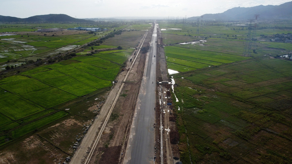 Tuyến cao tốc Vĩnh Hảo-Phan Thiết (Bình Thuận) có chiều dài gần 101km. (Ảnh: Huy Hùng/TTXVN)