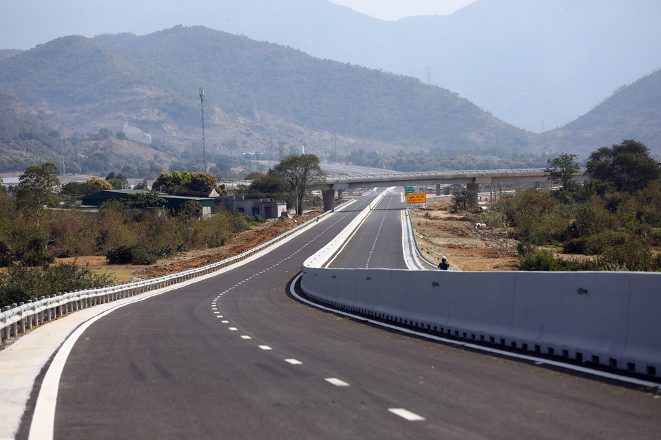 Một đoạn tuyến trên cao tốc Nha Trang-Cam Lâm. (Ảnh: Huy Hùng/TTXVN)