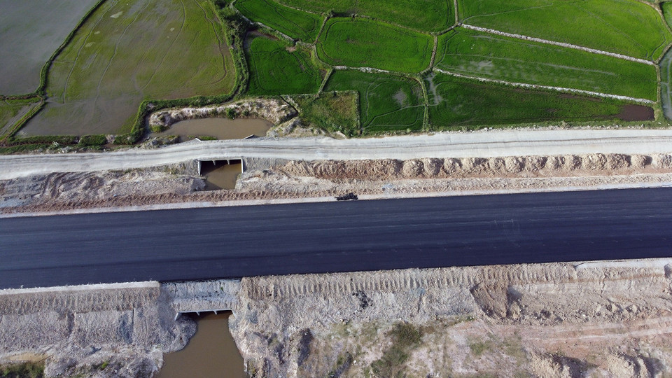 Tuyến cao tốc Vĩnh Hảo-Phan Thiết có giai đoạn 1 quy mô 4 làn xe, tổng mức đầu tư hơn 6.267 tỷ đồng. (Ảnh: Huy Hùng/TTXVN)