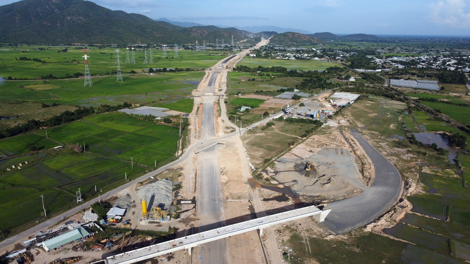 Một đoạn tuyến trên cao tốc Vĩnh Hảo-Phan Thiết đi qua địa bàn tỉnh Bình Thuận. (Ảnh: Huy Hùng/TTXVN)