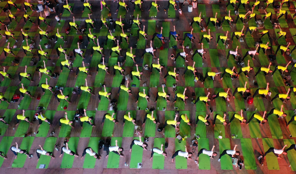 Ngày Quốc tế Yoga tại Đà Nẵng thu hút hơn 1.500 người tham gia. (Ảnh: Trần Lê Lâm/TTXVN)