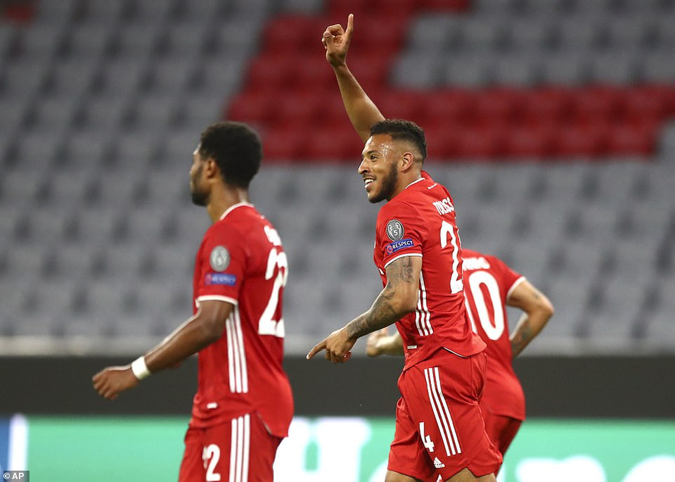 Phút 76, Tolisso nâng tỷ số lên 3-1 sau đường kiến tạo của Tolisso