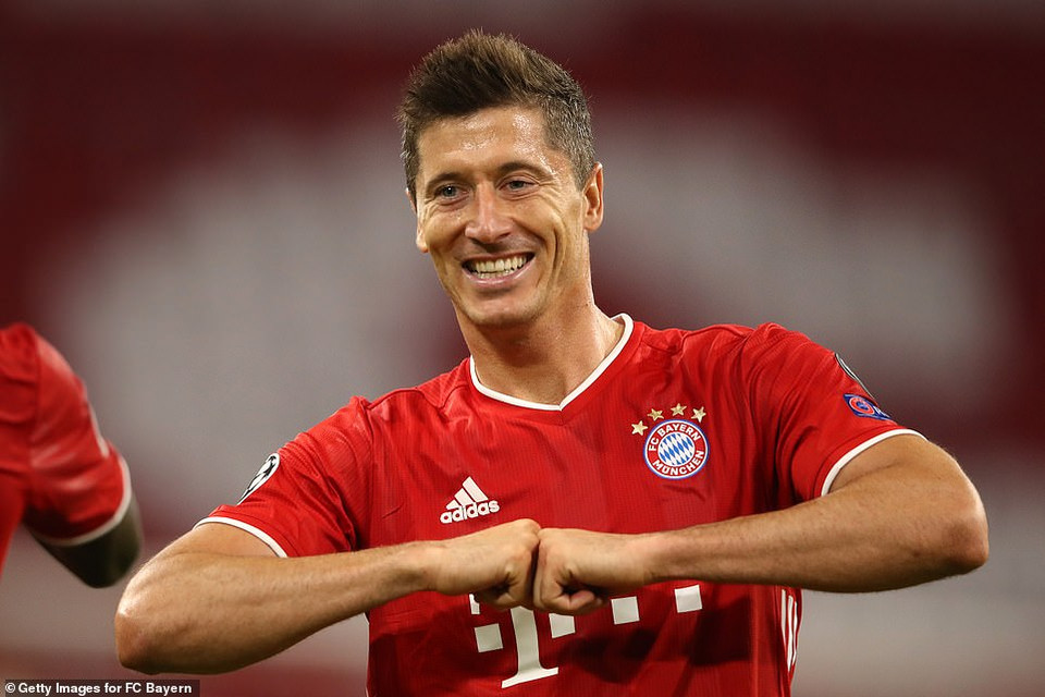 Robert Lewandowski đã có ngay thi đấu vô cùng ấn tượng để mang chiến thắng về cho Bayern Munich trước Chelsea.