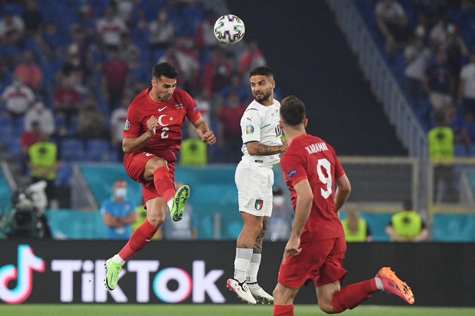 Sau lễ khạc, chủ nhà Italy đã có trận đấu với Thổ Nhĩ Kỳ trong khuôn khổ bảng A. (Nguồn: AFP/Getty Images)