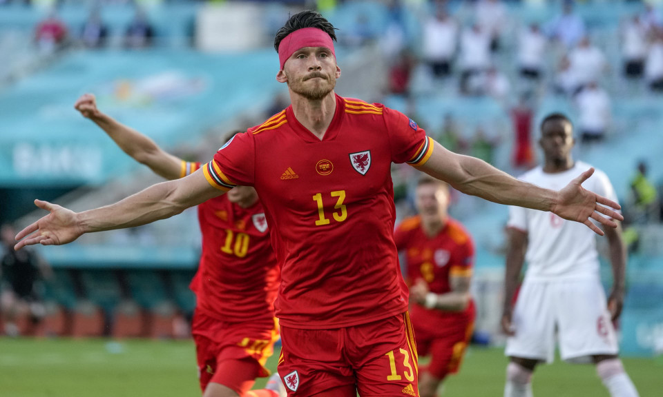 Kieffer Moore ăn mừng sau khi ghi bàn gỡ hòa 1-1 cho Xứ Wales. (Nguồn: AP)