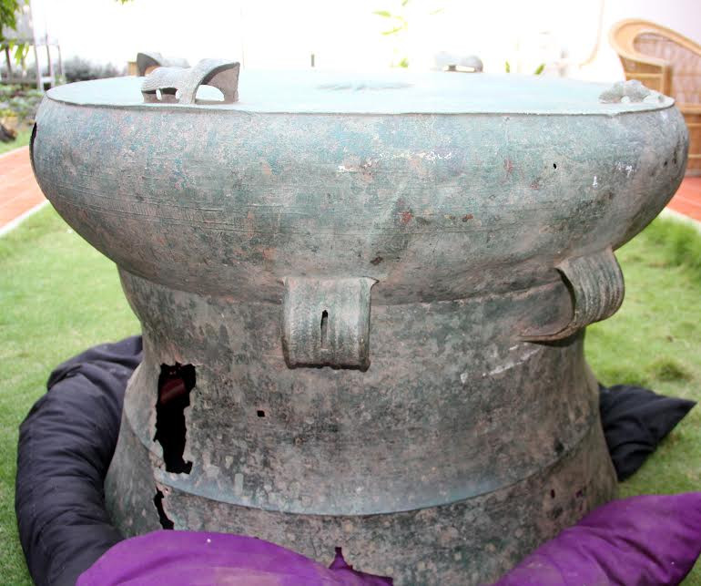 Hình ảnh chiếc trống đồng Đông Sơn đang được lưu giữ, bảo quản tại Ủy ban Văn hóa Nghệ thuật Timor Leste. (Ảnh: Trung Sơn/Vietnam+)