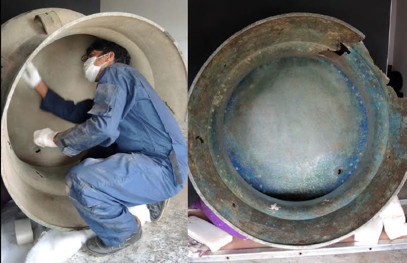 Công tác phục chế. (Ảnh: Trung Sơn/Vietnam+)