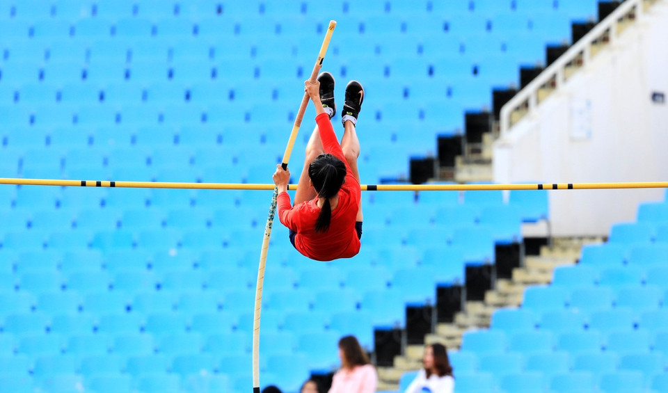 Những hình ảnh ấn tượng ở nội dung Chung kết nhảy sào nữ. (Ảnh: Thành Đạt/TTXVN)