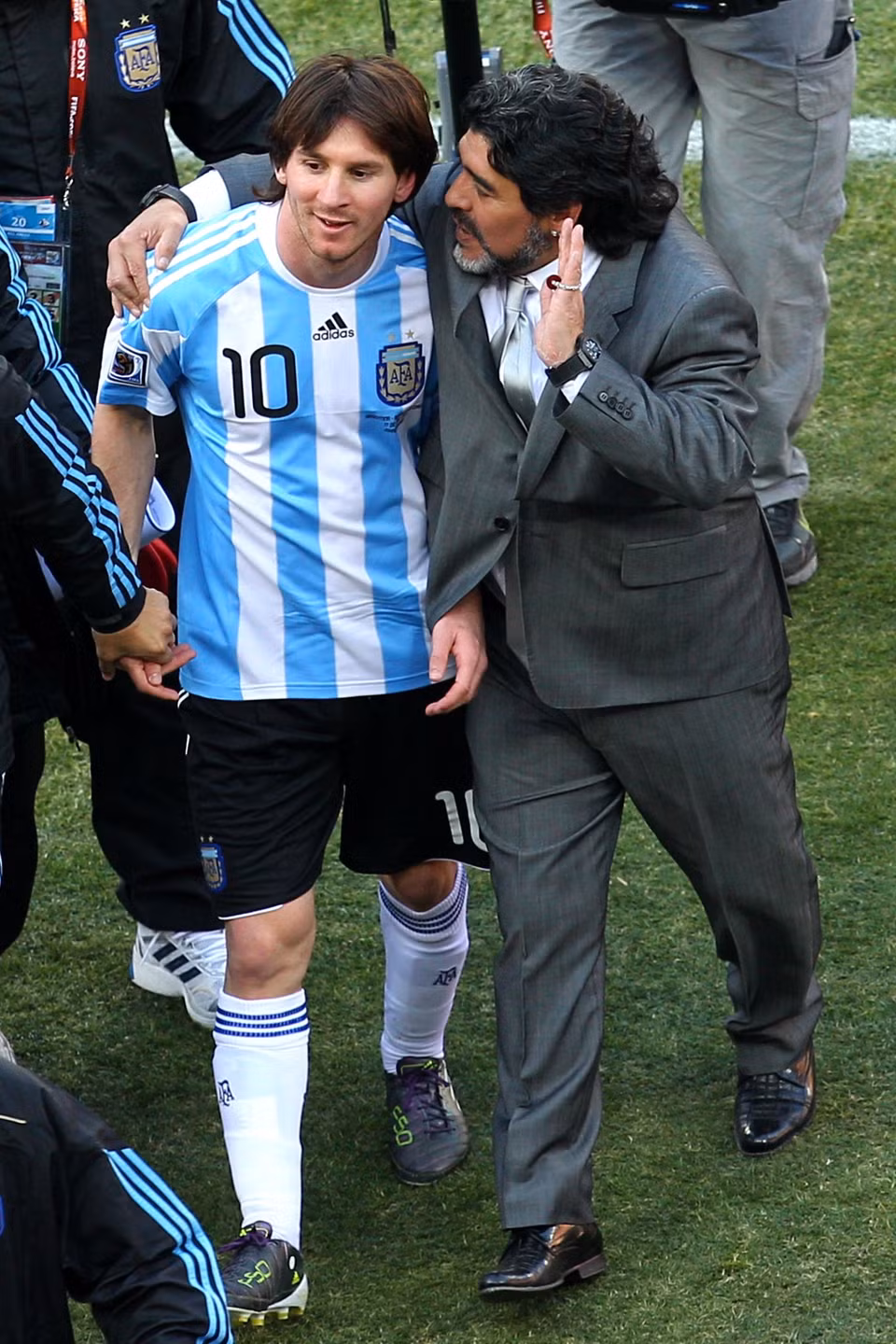 Maradona dẫn dắt đội tuyển Messi tại World Cup 2010. (Nguồn: Getty Images)