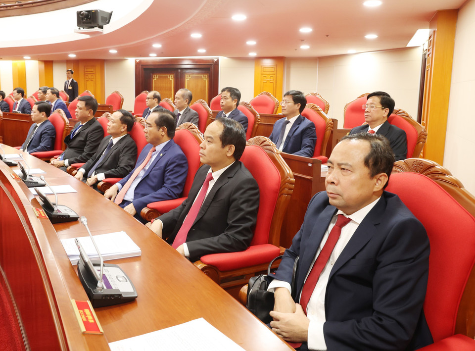 Các đại biểu dự phiên bế mạc Hội nghị Trung ương lần thứ mười, khóa XIII. (Ảnh: Trí Dũng/TTXVN)