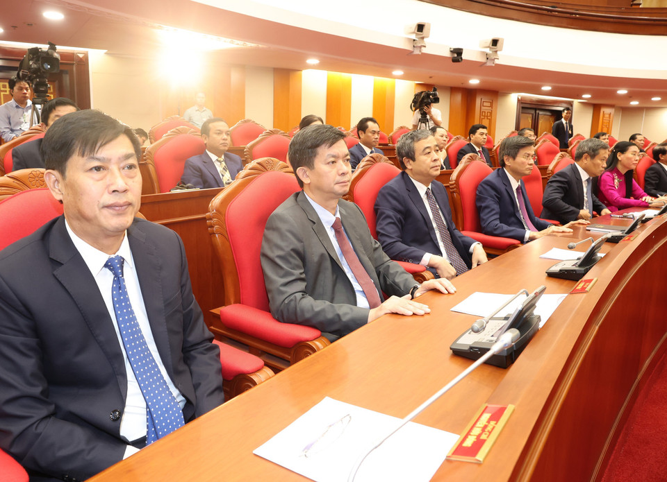 Các đại biểu dự phiên bế mạc Hội nghị Trung ương lần thứ mười, khóa XIII. (Ảnh: Trí Dũng/TTXVN)