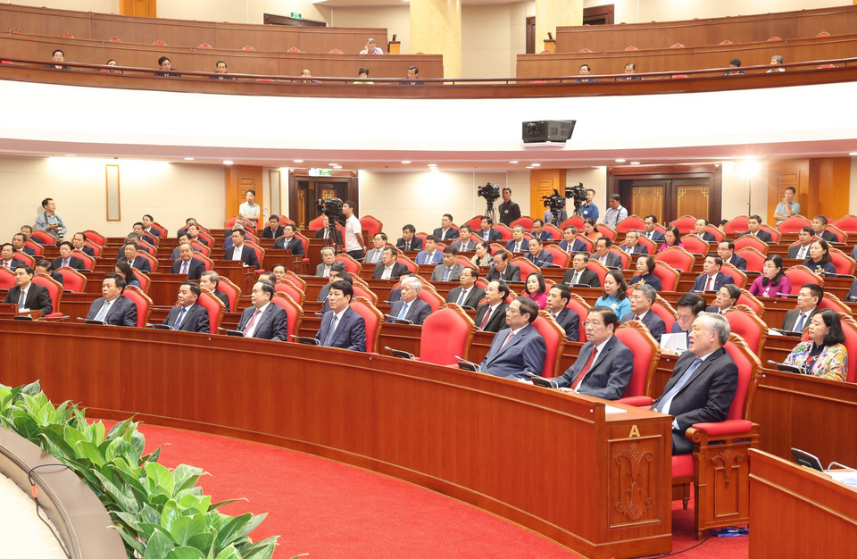 Các đại biểu dự bế mạc Hội nghị Trung ương lần thứ mười, khóa XIII. (Ảnh: Trí Dũng/TTXVN)