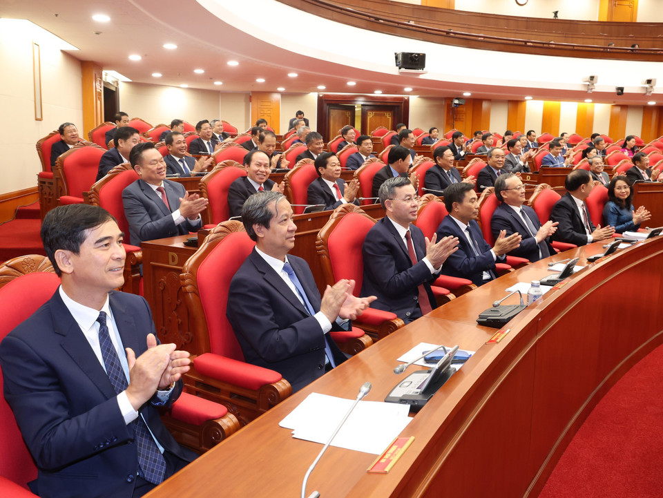 Các đại biểu dự phiên bế mạc Hội nghị Trung ương lần thứ mười, khóa XIII. (Ảnh: Trí Dũng/TTXVN)