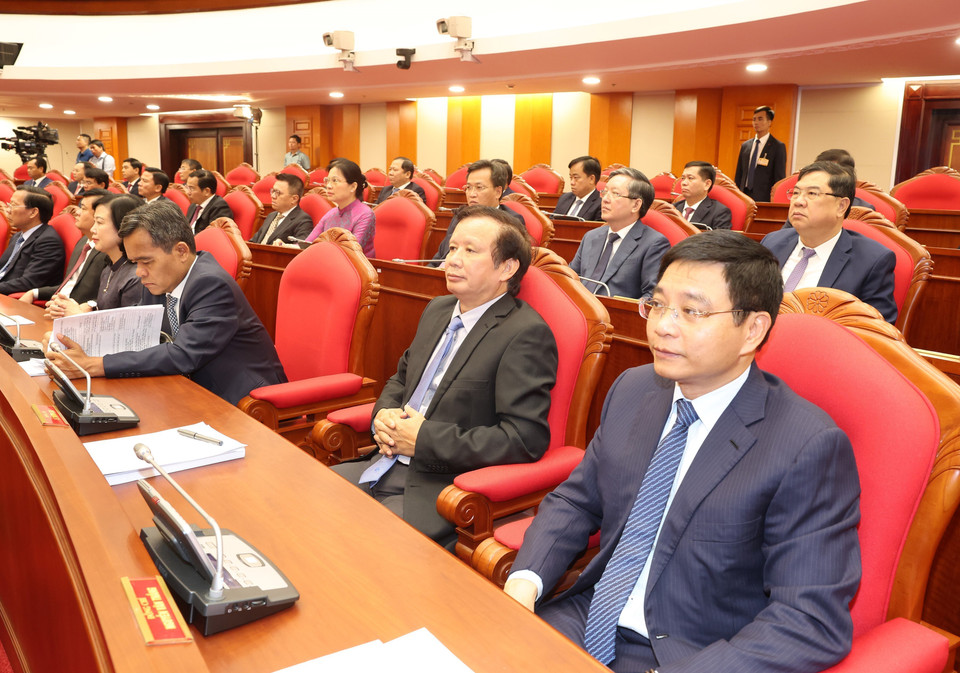 Các đại biểu dự phiên bế mạc Hội nghị Trung ương lần thứ mười, khóa XIII. (Ảnh: Trí Dũng/TTXVN)