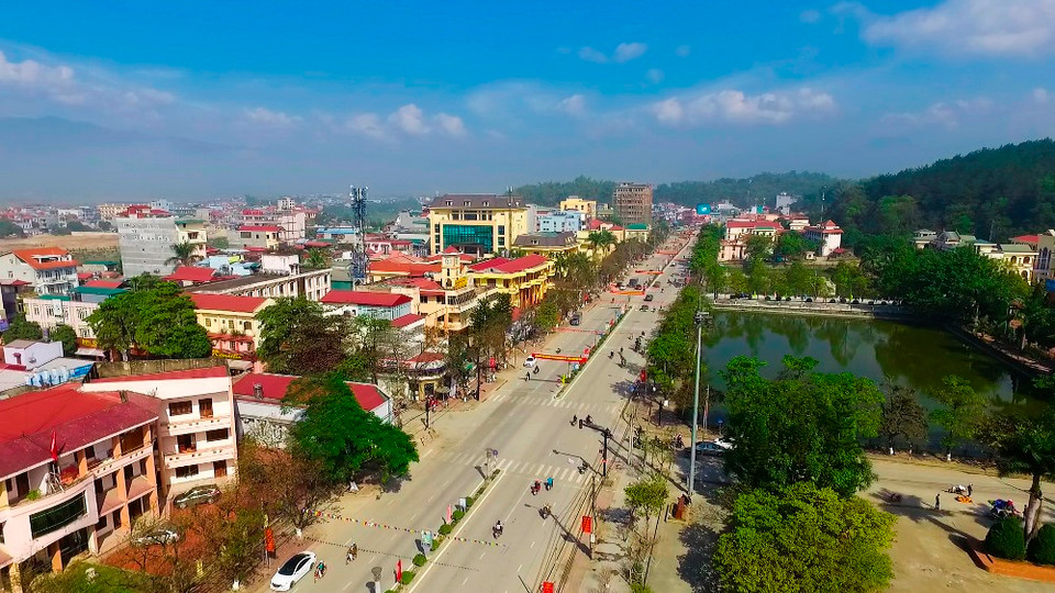 Đường Võ Nguyên Giáp tại thành phố Điện Biên Phủ. (Ảnh: Xuân Tư/TTXVN) 