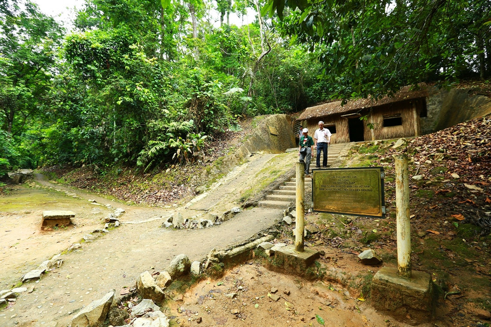  Lán làm việc và là nơi ở của Đại tướng Võ Nguyên Giáp. (Ảnh: Tuấn Anh/TTXVN)