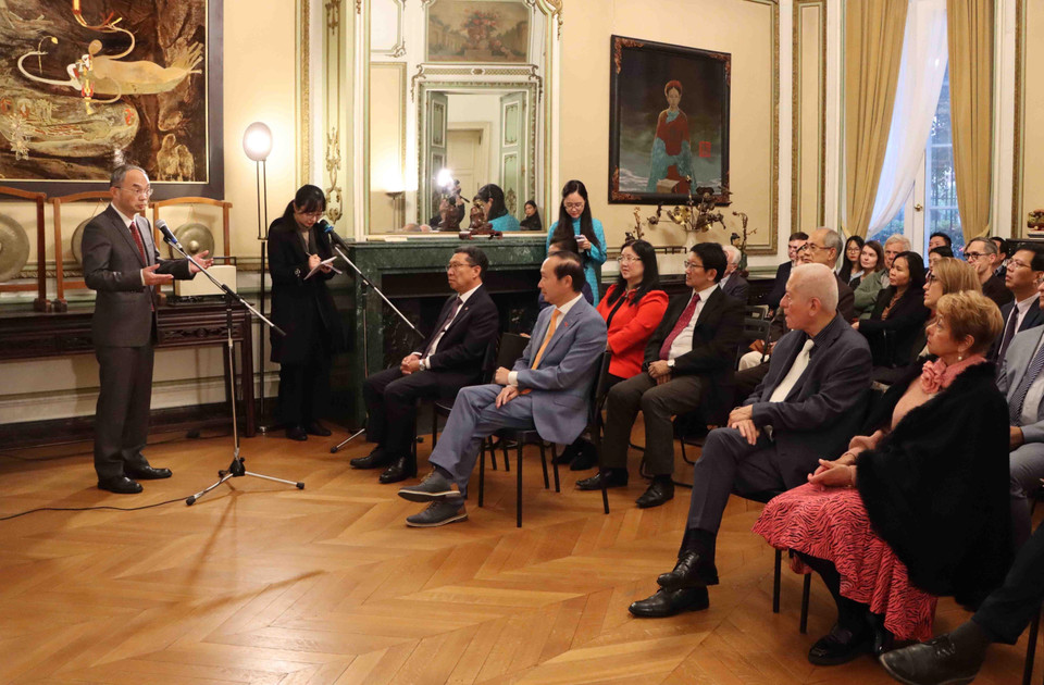 Đại sứ Trung Quốc tại Bỉ Cao Zhongming phát biểu tại lễ ra mắt sách. (Ảnh: Hương Giang/TTXVN)