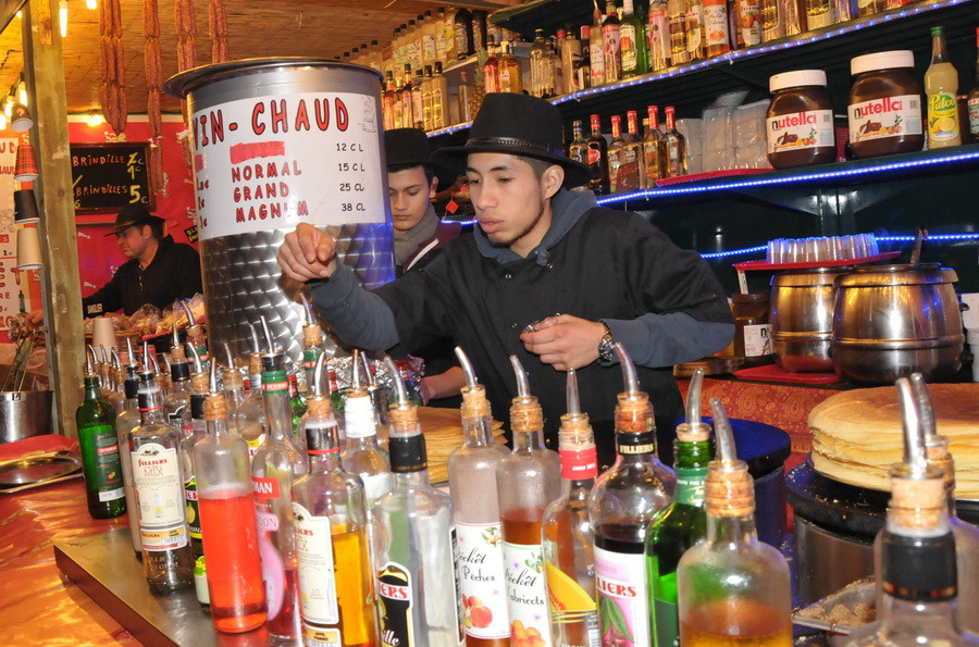 Một ly vang nóng sẽ giúp xua đi cái lạnh của mùa đông. (Ảnh: Hương Giang/Vietnam+)