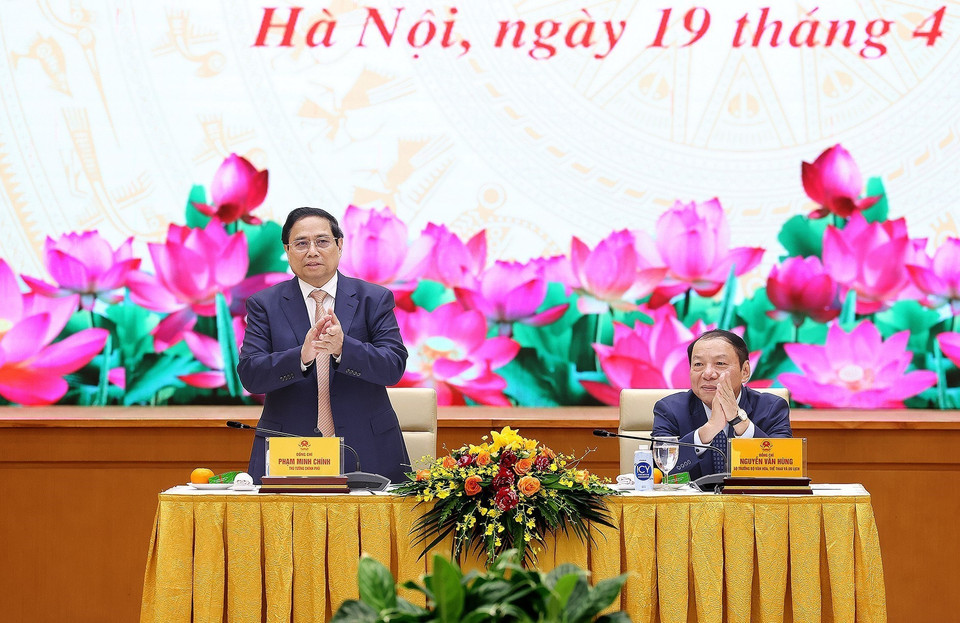 Thủ tướng Phạm Minh Chính gặp mặt đoàn đại biểu già làng, trưởng bản, nghệ nhân và người có uy tín tiêu biểu. (Ảnh: Dương Giang/TTXVN)