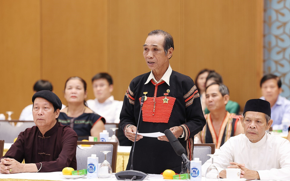 Nghệ nhân Ưu tú Y Sim Ê Ban (dân tộc Êđê, tỉnh Đắk Nông) phát biểu. (Ảnh: Dương Giang/TTXVN)