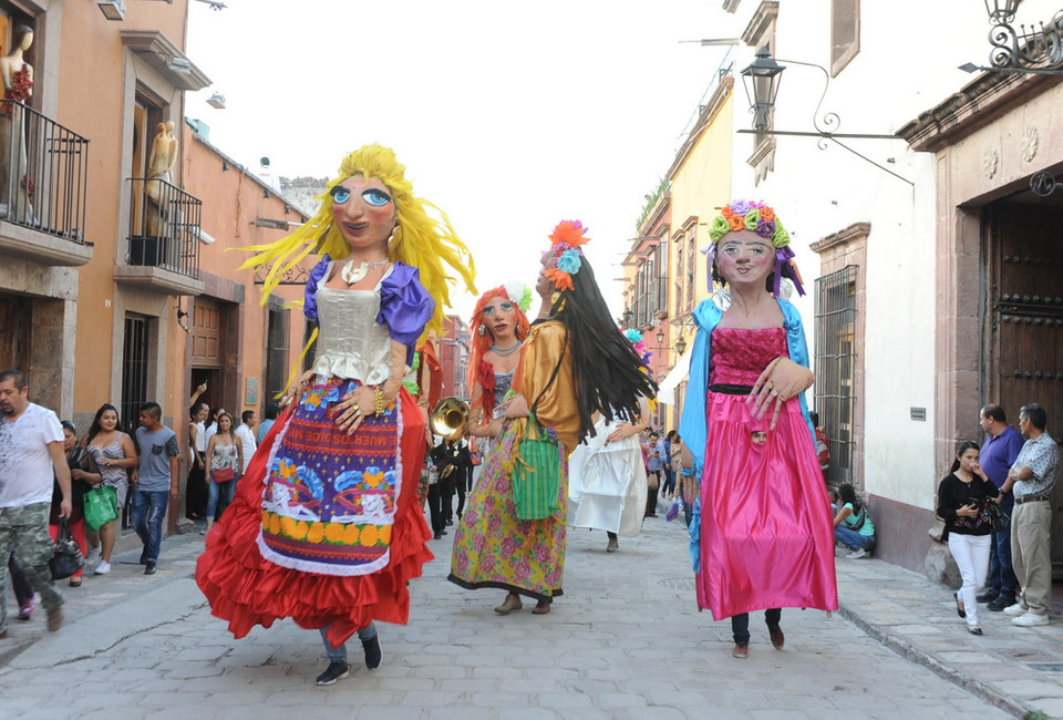 Các nghệ sỹ đường phố .(Ảnh: Việt Hùng)