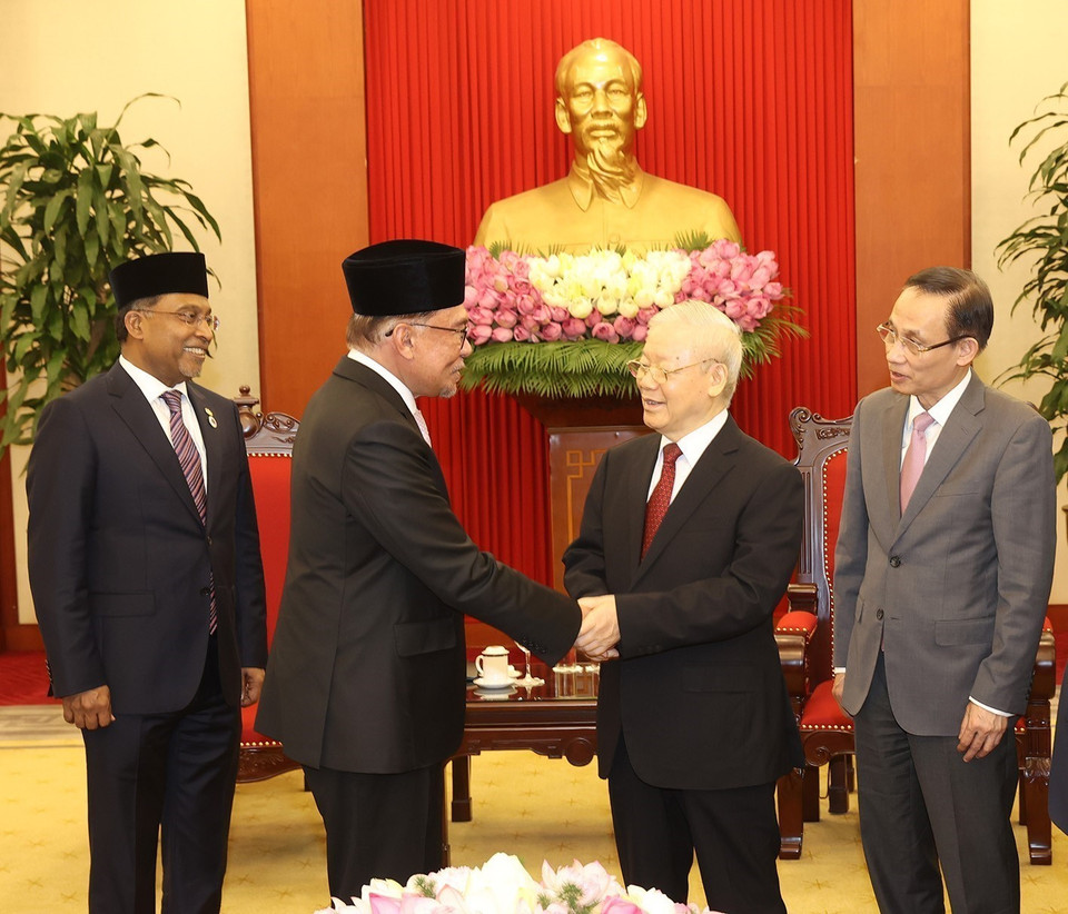 Chiều 20/7, tại Trụ sở Trung ương Đảng, Tổng Bí thư Nguyễn Phú Trọng đã tiếp Thủ tướng Malaysia Anwar Ibrahim thăm chính thức Việt Nam. (Ảnh: Trí Dũng/TTXVN)