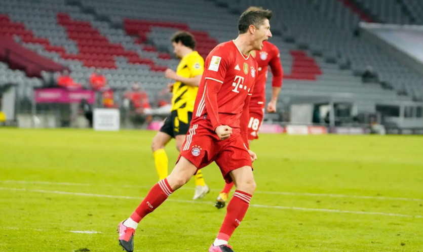 Lewandowski đã không bỏ lỡ cơ hội gỡ hòa 2-2 cho đội chủ nhà. (Nguồn: FcBayern)