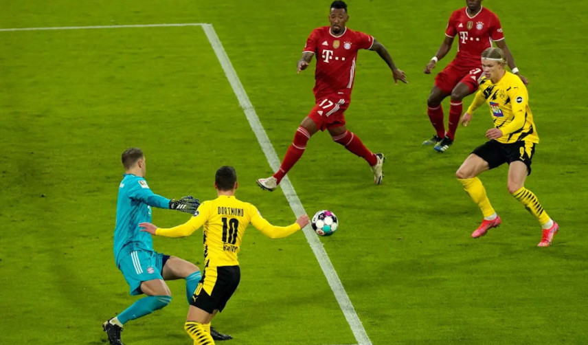 ...và chỉ 7 phút sau, Haaland tiếp tục tỏa sáng để đưa Dortmund dẫn trước 2-0. (Nguồn: FcBayern)