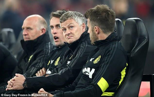 Ole Gunnar Solskjaer và các thành viên ban huấn luyện Quỷ đỏ.