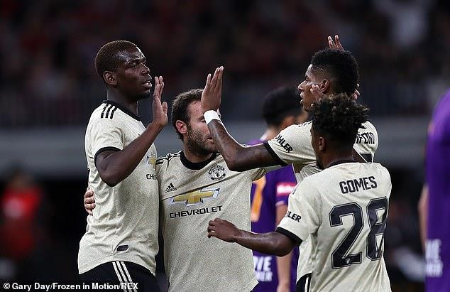 Niềm vui của các cầu thủ Manchester United sau bàn mở tỷ số.