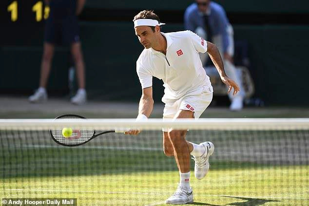 Federer là người nắm thế chủ động cuộc chơi...
