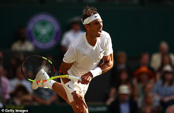 Sang set 2, Rafael Nadal đã thi đấu hoàn toàn áp đảo trước Federer.