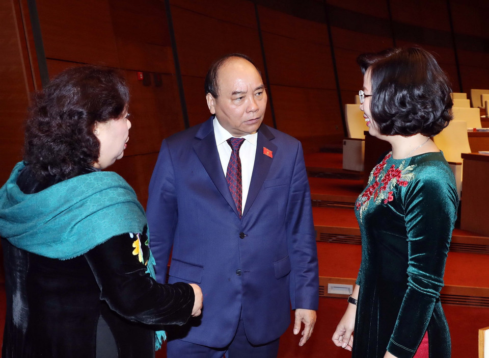 Thủ tướng Nguyễn Xuân Phúc và các đại biểu dự khai mạc Kỳ họp thứ sáu, Quốc hội khóa XIV. (Ảnh: Thống Nhất/TTXVN)