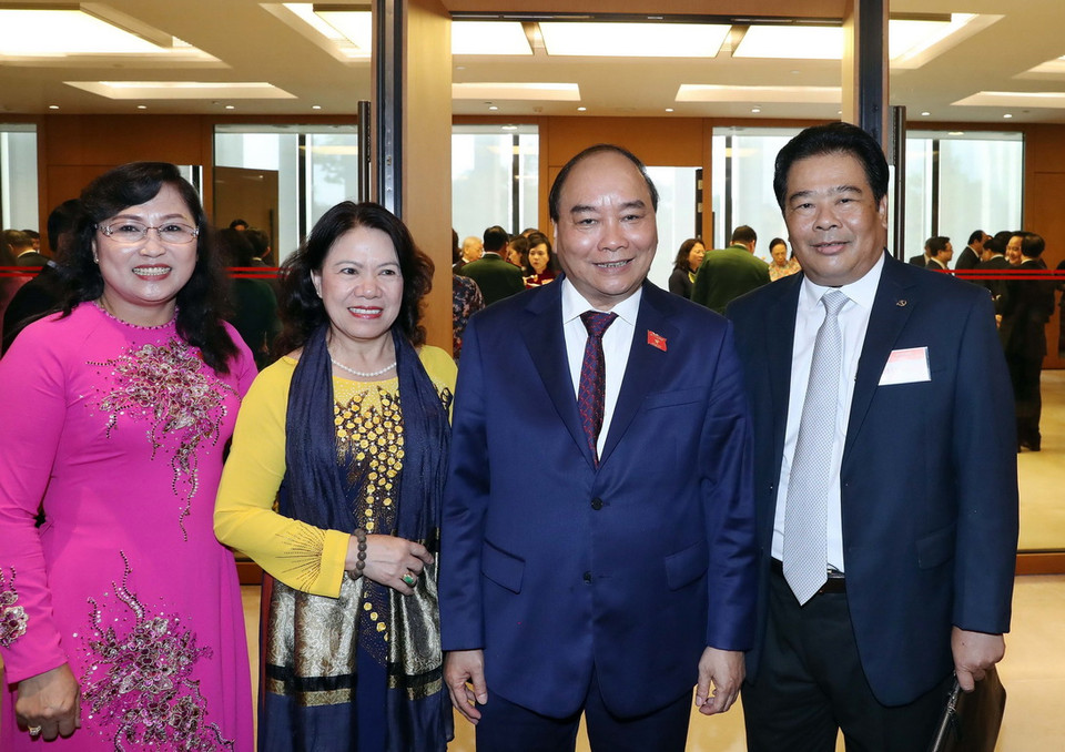 Thủ tướng Nguyễn Xuân Phúc và các đại biểu dự khai mạc Kỳ họp thứ sáu, Quốc hội khóa XIV. (Ảnh: Thống Nhất/TTXVN)