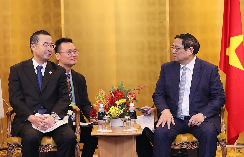 Thủ tướng Phạm Minh Chính tiếp ông Ishiguro Norihiko, Chủ tịch Tổ chức Xúc tiến thương mại Nhật Bản (JETRO). (Ảnh: Dương Giang/TTXVN)