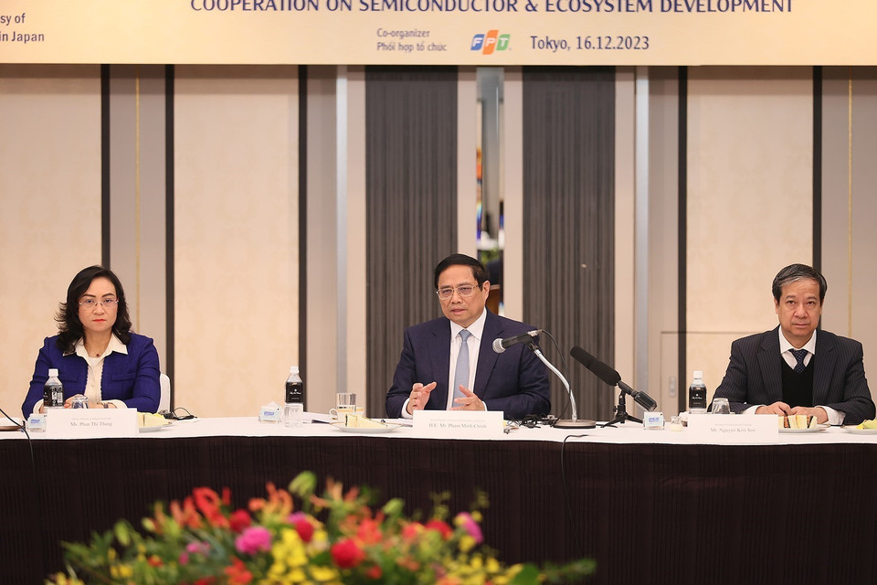 Thủ tướng Phạm Minh Chính làm việc với một số doanh nghiệp Nhật Bản về vi mạch bán dẫn. (Ảnh: Dương Giang/TTXVN)