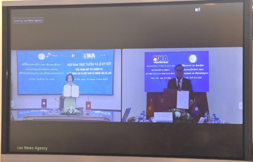 Lễ ký Thỏa thuận hợp tác nghiệp vụ giữa TTXVN và KPL. (Ảnh: Tuấn Anh/TTXVN)