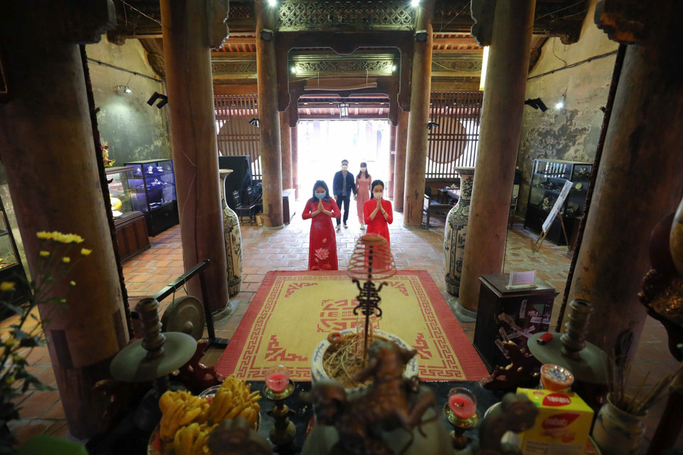 Ngày nay, ngoài chức năng phục vụ hoạt động tín ngưỡng cho người dân đình còn là nơi tổ chức các buổi triển lãm về nghề thủ công truyền thống, mở cửa phục vụ các hoạt động nghiên cứu và tổ chức các hoạt động văn hóa nghệ thuật dân gian Việt Nam. (Ảnh: Thanh Tùng/TTXVN)