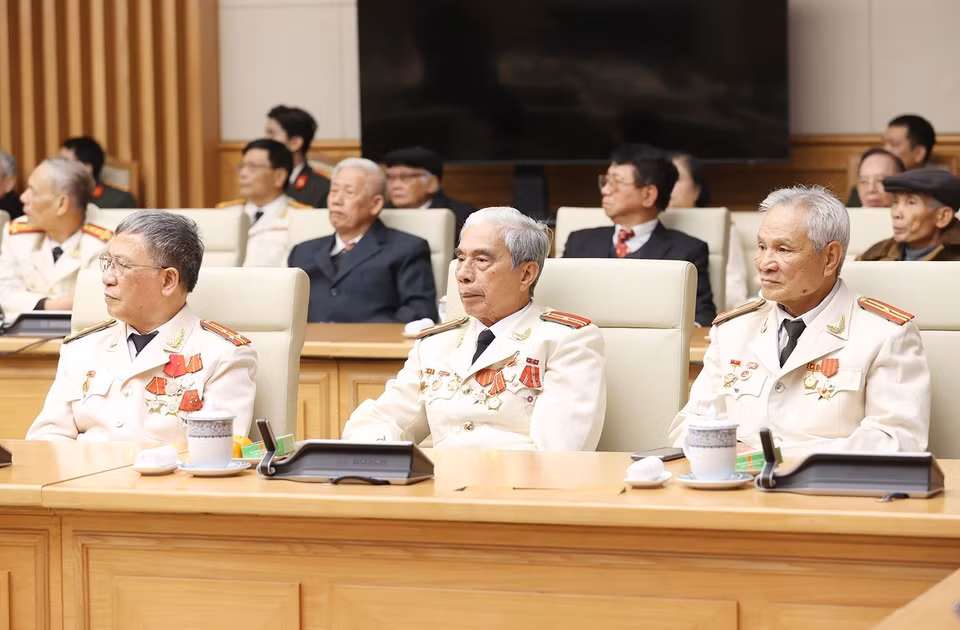 Các nhân chứng lịch sử Công an Nhân dân tham dự buổi gặp mặt. (Ảnh: Dương Giang/TTXVN)