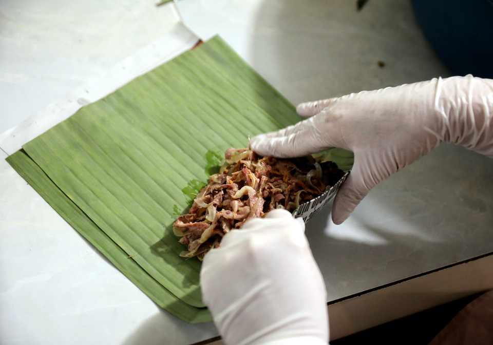 Nem ngựa được gói thành từng quả có trọng lượng 200gr. (Ảnh: Danh Lam/TTXVN)