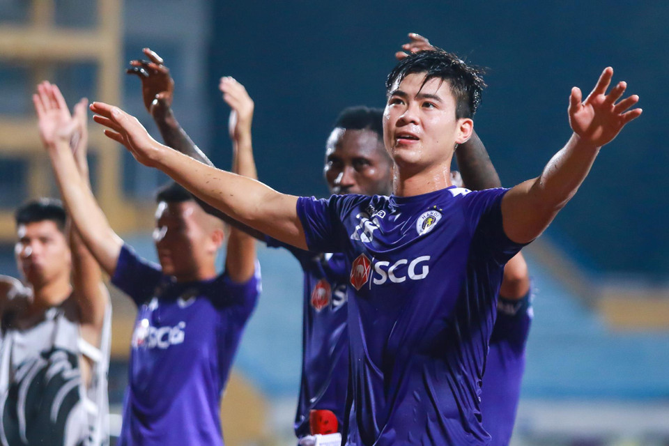 Đỗ Duy Mạnh, sinh năm 1996, là mắt xích quan trọng ở cả câu lạc bộ lẫn tuyển Việt Nam. Duy Mạnh được HLV Park Hang-seo tin tưởng tuyệt đối nơi hàng phòng ngự tuyển quốc gia. Trong khi đó, cầu thủ này là trung vệ số 1 ở Hà Nội FC và gần như mặc định được thi đấu chính mỗi khi thể trạng sung mãn. 