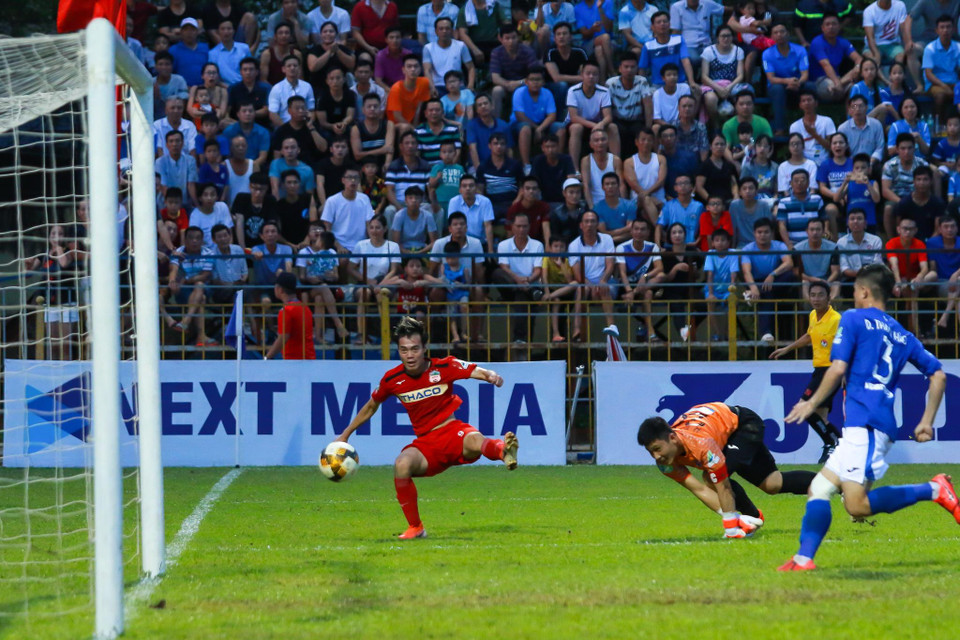 Nguyễn Văn Toàn đã thi đấu không tốt trong thất bại 0-3 của Hoàng Anh Gia Lai trước Than Quảng Ninh ở vòng 15. Nhưng nhìn chung, cầu thủ này vẫn đang là một trong những chân sút nội tốt nhất tại V-League 2019. 