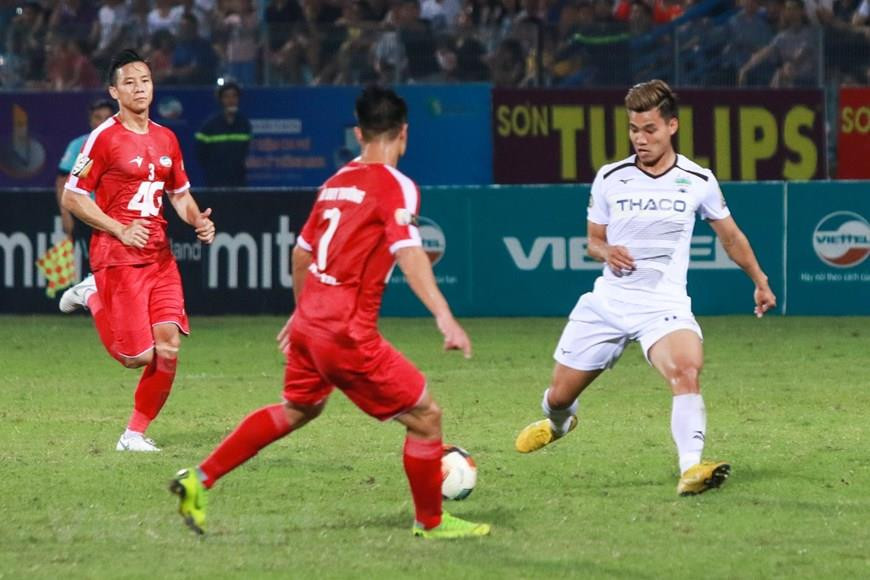 Vũ Văn Thanh khẳng định tài năng ở tuyển quốc gia những năm gần đây. Tuy nhiên, sau chấn thương Vũ Văn Thanh hiện vất vả tìm lại phong độ đỉnh cao. Gần đây, nhiều tin đồn xuất hiện rằng hậu vệ đội bóng phố núi đang được nhiều câu lạc bộ Thái Lan quan tâm. 