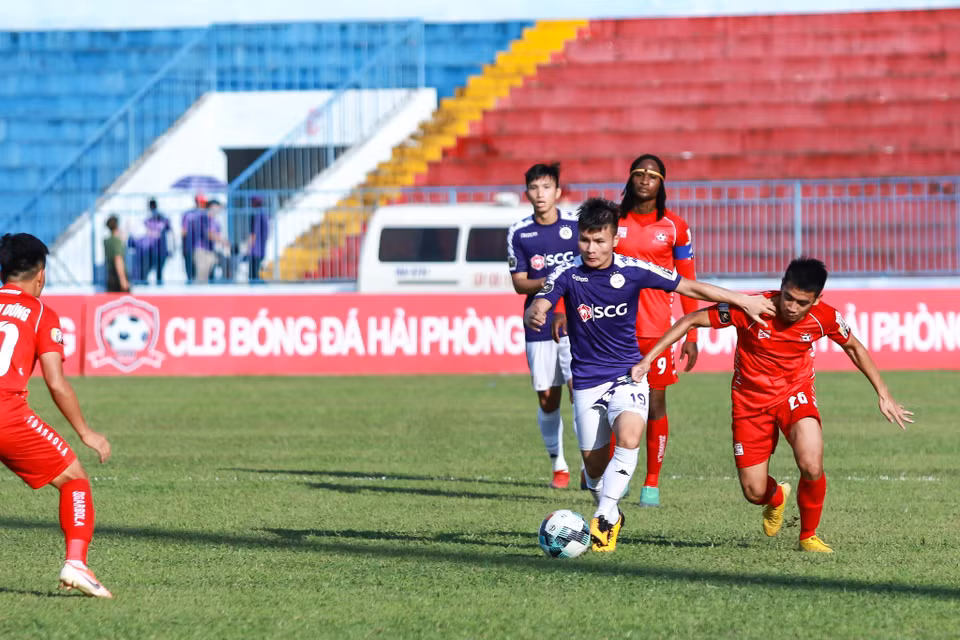 Quang Hải là một trong những tuyển thủ hiếm hoi chưa gặp chấn thương sau quãng thời gian dài thi đấu dày đặc ở câu lạc bộ lẫn tuyển quốc gia. Tuy nhiên, Quang Hải hiện không có phong độ cao nhất và dần chơi dưới sức. 