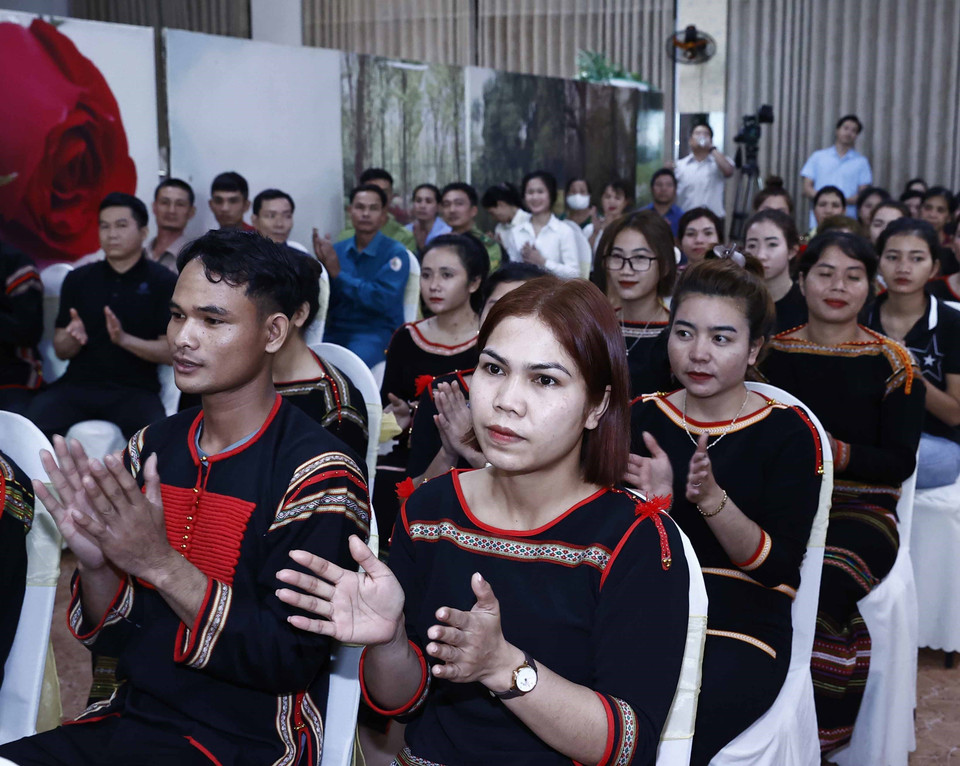 Công nhân lao động có hoàn cảnh khó khăn tại chương trình. (Ảnh: Thống Nhất/TTXVN)