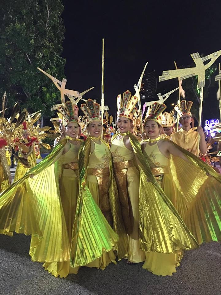 Các nghệ sỹ Việt Nam rực rỡ trong trang phục lễ hội mang sắc màu văn hoá dân tộc. (Nguồn: CTV)