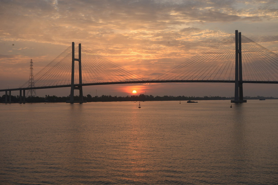 Cầu Cao Lãnh chính thức được đưa vào sử dụng ngày 27/5, kết nối đôi bờ sông Tiền, nối liền huyện Lấp Vò và thành phố Cao Lãnh của tỉnh Đồng Tháp. (Ảnh: Nguyễn Văn Trí/TTXVN)